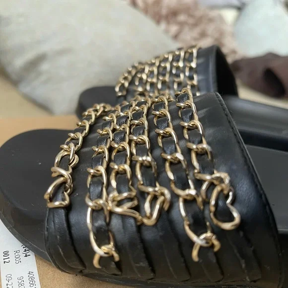 NOT CHANEL! But adorable fun slippers for the summer - Picture 5 of 5